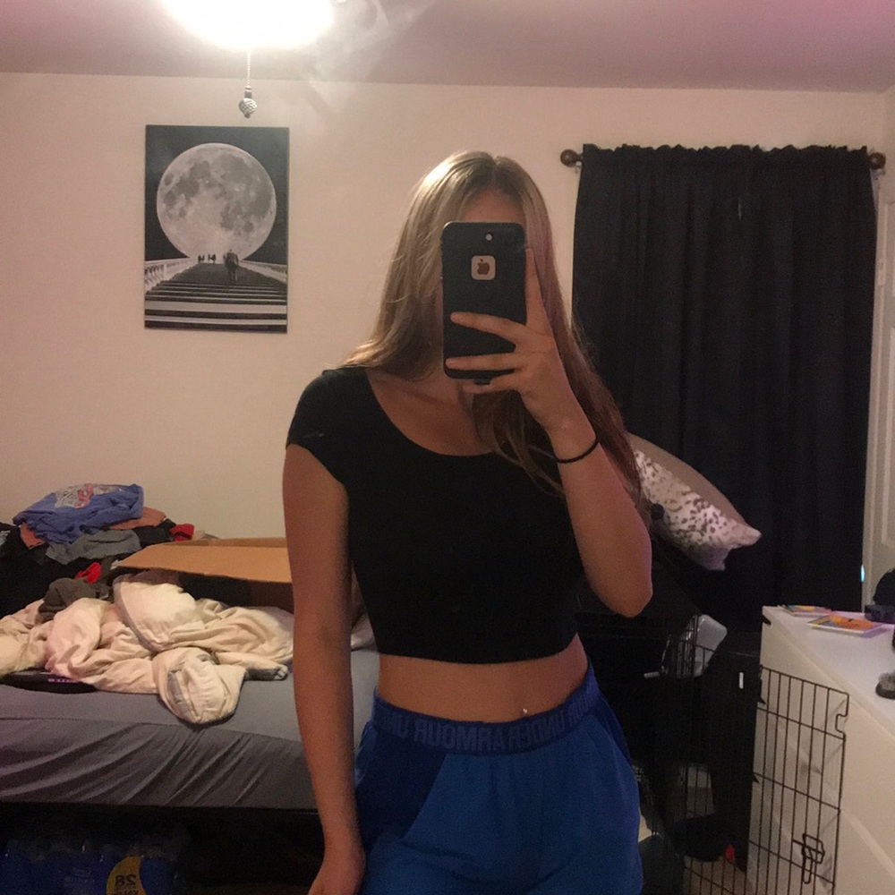 Black crop top